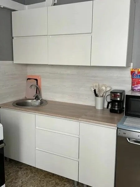 Кухонный гарнитур Токио Грейс 1,6м белый/дуб сонома со столешницей, ЛДСП